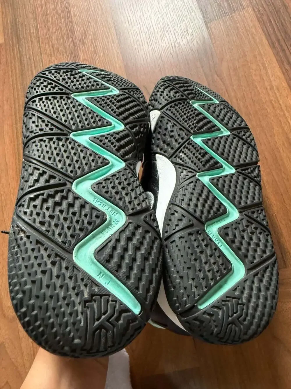 Nike Kyrie 4 GS Tiffany Tropical Twist Black Metallic Silver AA2897-390 Size 7Y